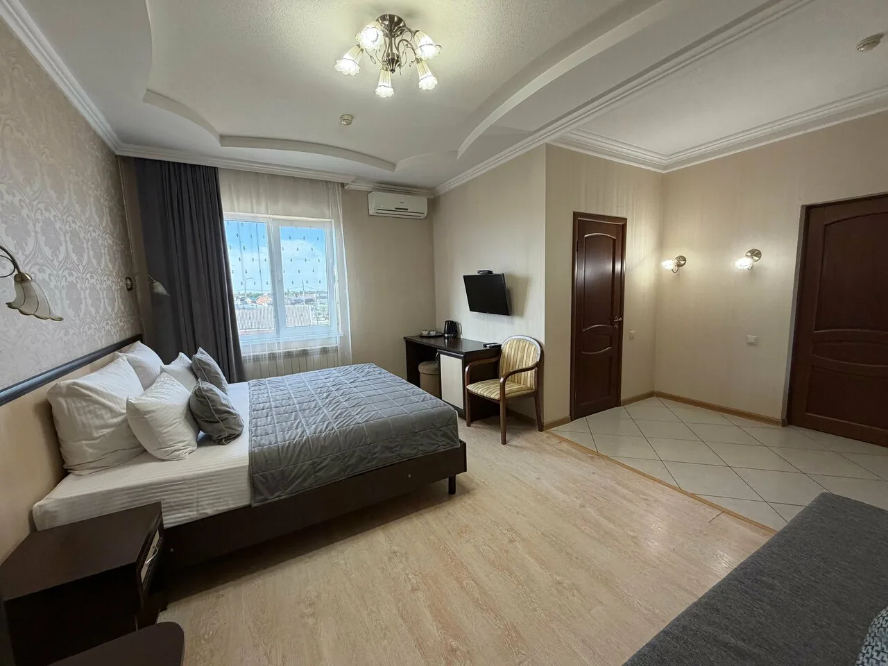 Номер «Роскошный трехместный номер» в George Hotel